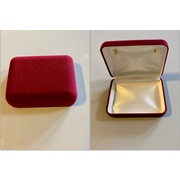 Photo of BURGANDY VELVET HARD TOPPED DISPLAY BOX 925